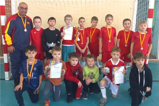 Юные футболисты сурского края разыграли Кубки, медали и призы Депутата Госсовета Чувашии