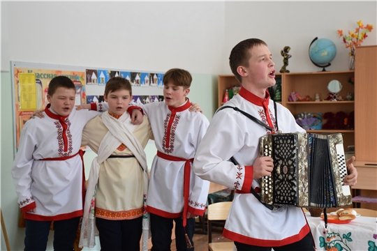 Хĕрлĕ Чутай вăтам шкулĕ: «Аваллăхсăр малашлăх çук» фестиваль