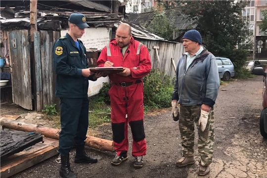 В рамках профилактики пожаров в частном секторе проведен обход более 15 домовладений