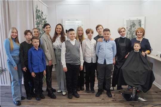 Женсовет Ленинского района г.Чебоксары провел благотворительную акцию по стрижке детей из семей льготных категорий