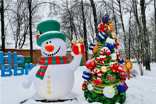 Огромный Дед Мороз и Домик Кролика: как Парк Николаева украшают к Новому году