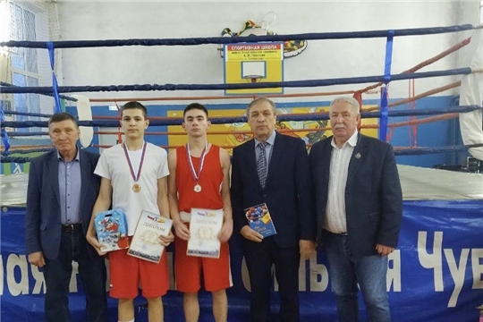 В ДК «Акация» состоялся традиционный предновогодний открытый турнир Ленинского района города Чебоксары по боксу