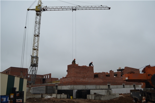 Продолжается строительство школы в микрорайоне Коновалово