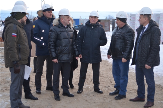 Глава Чувашии ознакомился с ходом строительства новой школы в городе Мариинский Посад