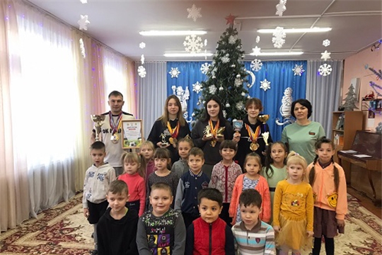 Воспитанники детского сада "Аленушка" встретились с футболистами