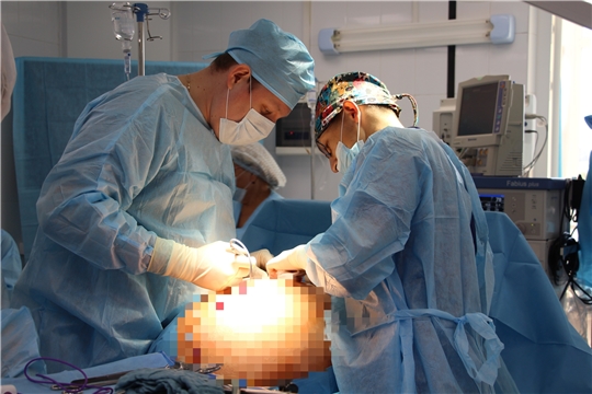 Гигантскую опухоль весом более 35 кг удалили хирурги Республиканского онкодиспансера