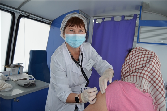 В Ядринском районе жители активно ставят прививки от коронавируса и от гриппа