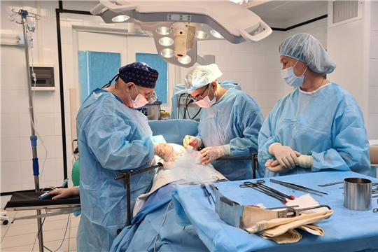 Хирурги онкодиспансера успешно проводят сложные комбинированные операции
