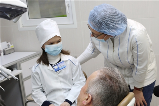 Стоматологи исполнили новогоднее пожелание юной жительницы Новочебоксарска