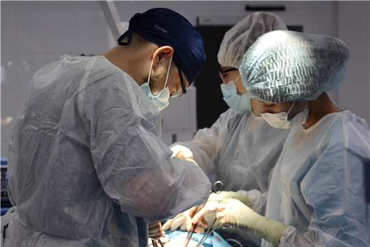 В Чебоксарах онкологи спасли женщину с 40-сантиметровой злокачественной опухолью яичника