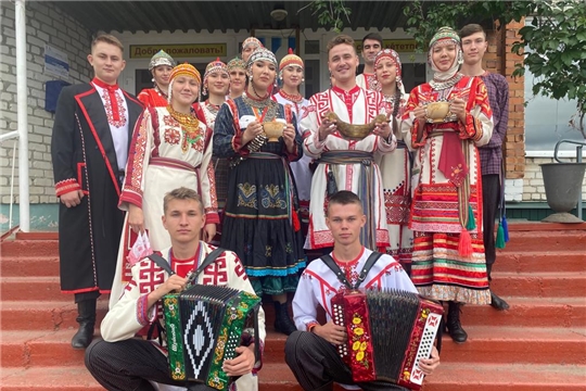 Фольклорный ансамбль «Янтал» стал победителем Межрегионального фестиваля-конкурса «Арт-парад»