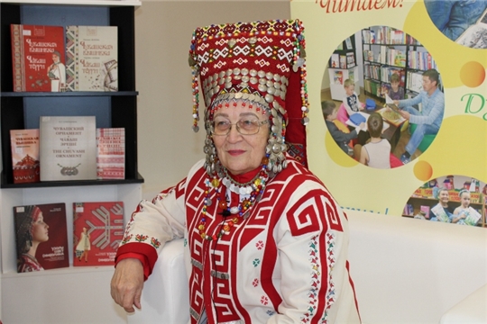 В детско-юношеской библиотеке состоялась встреча с мастером народных художественных промыслов Зинаидой Вороновой