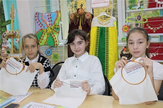 Состоялись мастер-классы по теме «Декоративные (украшающие) швы»  школы чувашской вышивки «Узоры матерей» 