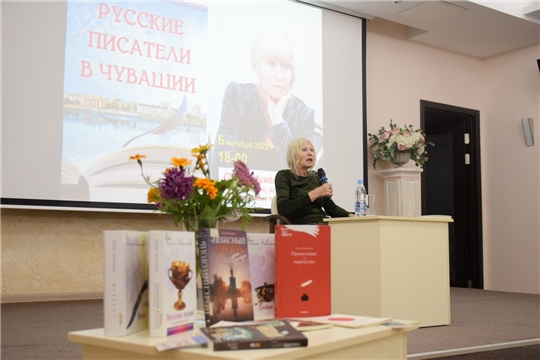 В Национальной библиотеке состоялась встреча с поэтессой Олесей Николаевой