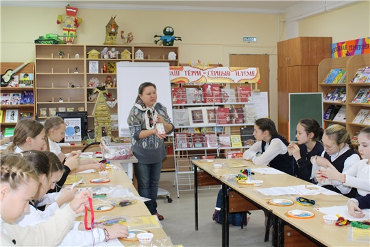 В Детско-юношеской библиотеке состоялись мастер-классы по теме «Обметочные (закрепляющие) швы»