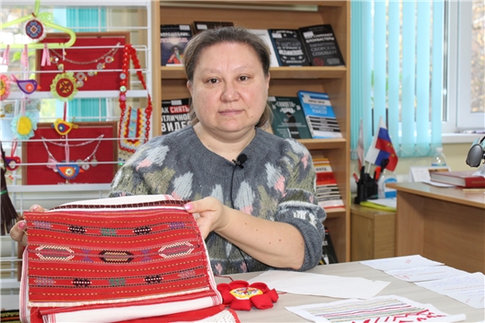 Детско-юношеская библиотека продолжает знакомить с техникой выполнения отдельных швов чувашской вышивки