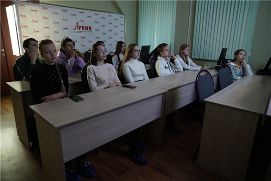 Студенты  ЧГУ им И.Н. Ульянова посетили  Госархив современной истории Чувашской Республики