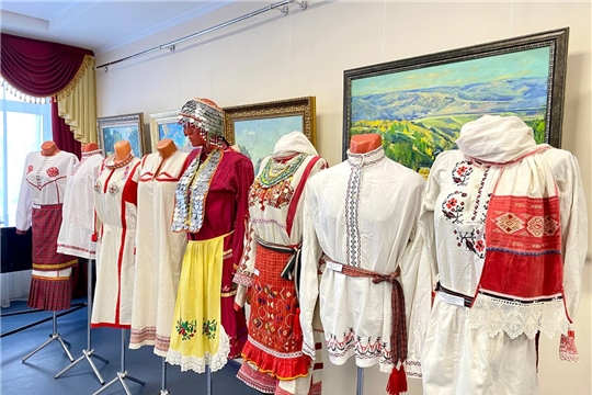 В Доме Дружбы народов  открылась  III республиканская выставка-конкурс «Национальный костюм и современность».