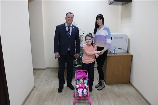 Министр Эмир Бедертдинов исполнил Новогоднее желание восьмилетней Элеоноры Максимовой