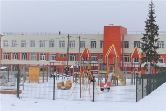 В Порецком районе по инициативе жителей построили современную детскую игровую площадку