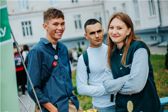 Сергей Артамонов поздравляет с Днём российского студенчества