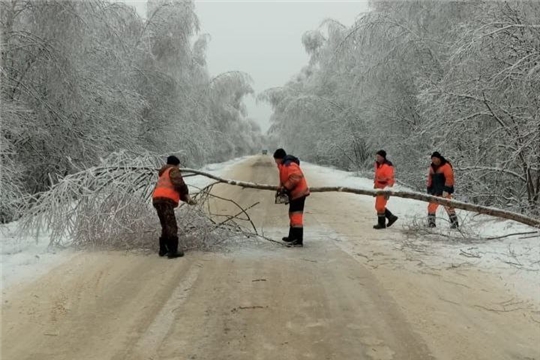 Временные ограничения на движение грузового и пассажирского транспорта по дорогам регионального, межмуниципального и местного значения продлены ещё на сутки