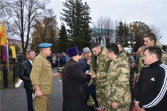 В селе Аликово проводили на военную службу земляков, призванных в рамках частичной мобилизации