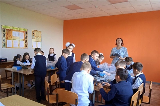 Национальный проект «Образование» в Моргаушском районе: "Центр «Точка роста» помогает школьникам в выборе профессии" предпросмотр