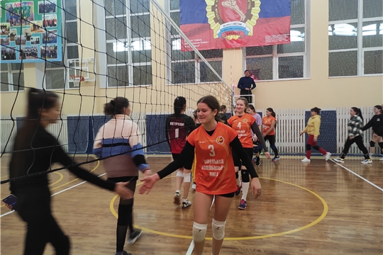 В Моргаушском районе состоялось соревнование по волейболу среди женских команд, посвященное Дню Матери.