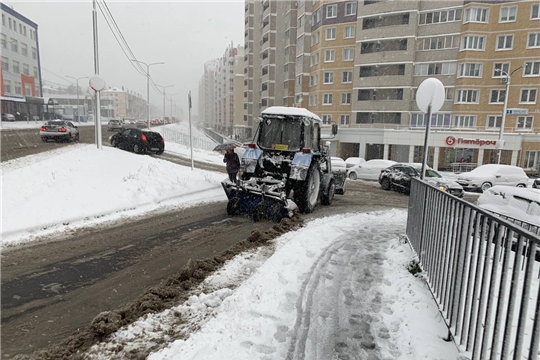 Жилищно-коммунальный блок г. Чебоксары вышел на уборку первого снега