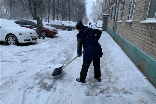 Готовность № 1: городские службы и управляющие организации приступили к уборке снега