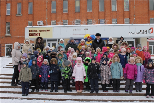 Свои огни зажгла новогодняя ёлка для жителей юго-западной части города Чебоксары