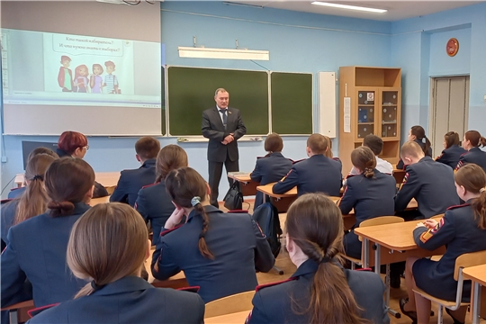 В преддверии Дня молодого избирателя организовали просветительские беседы для чебоксарских школьников