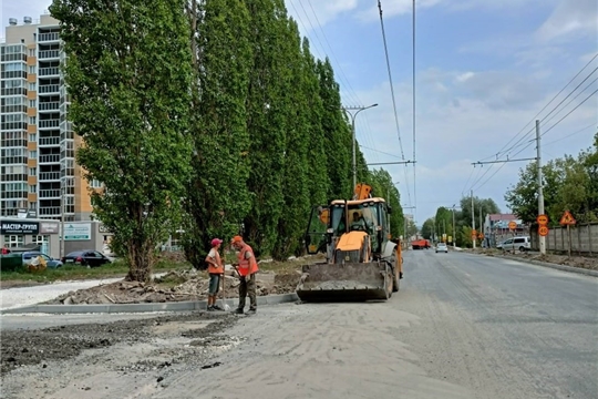 В Новочебоксарске приступили к укладке асфальтобетонного покрытия на тротуарах на улице Силикатной