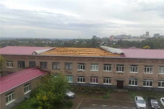 Из-за непогоды снесло часть крыши Чебоксарского профессионального колледжа им. Н.В. Никольского 
