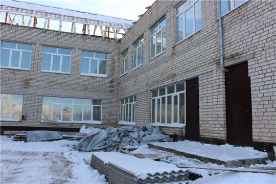 Дмитрий Захаров проинспектировал ход капитального ремонта в школах