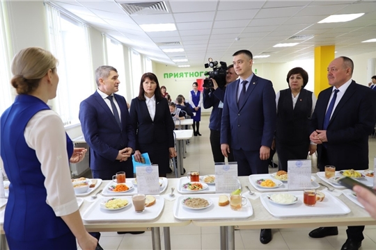 Глава Чувашской Республики совместно с министром образования посетили Яльчикскую школу
