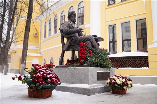 Памятник К.Д. Ушинскому установили возле здания МПГУ в честь 200-летия великого педагога