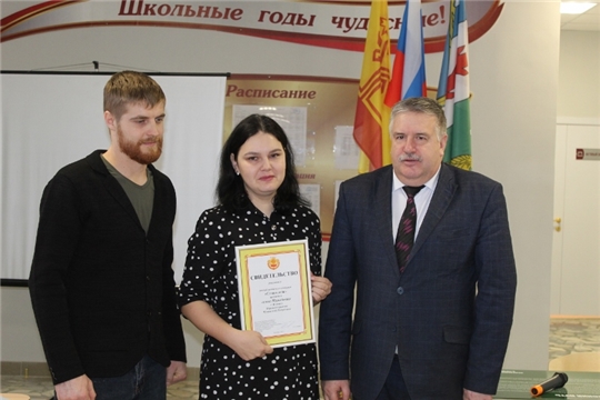 Евгений Лебедев поздравил семью Мамедовых - участников республиканского конкурса «Семья года-2022»