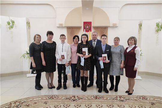 В ОЗАГС администрации  Шемуршинского района прошло торжественное мероприятие, посвященное  Дню Конституции Российской Федерации
