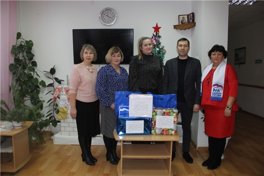 В Шемуршинском муниципальном округе прошла новогодняя акция "Шоколад-детям"