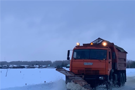 На дорогах Шемуршинского муниципального округа ведутся работы по устранению наледи