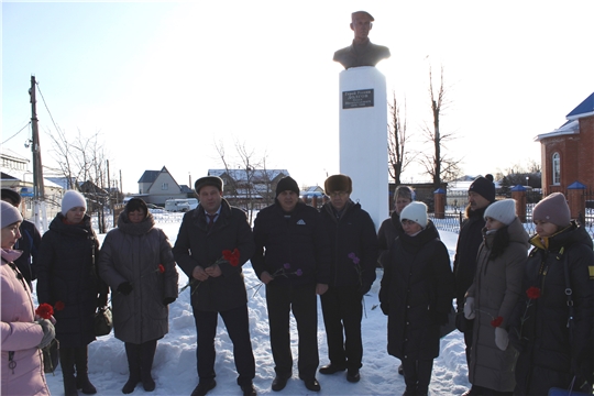 В Шемуршинском муниципальном округе почтили память Героя России Олега Долгова