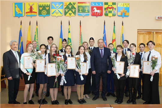 Талантливым обучающимся вручили свидетельства именной стипендии главы Шемуршинского муниципального округа