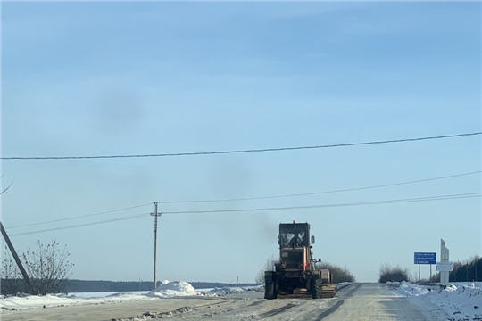 На дорогах Шемуршинского муниципального округа продолжаются работы по устранению наледи и колейности