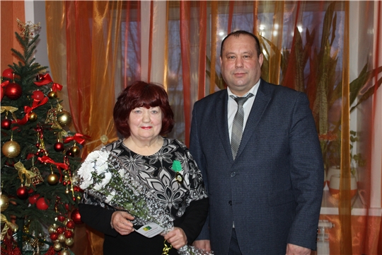 Вручена памятная юбилейная медаль «95-летие образования Шемуршинского района»