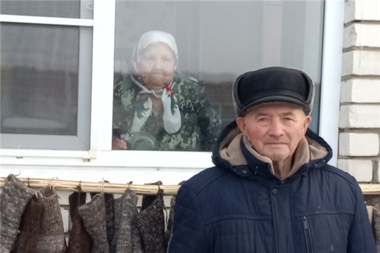 Семья Столяровых из деревни Карабай-Шемурша присоединилась к акции «Тепло для солдат»
