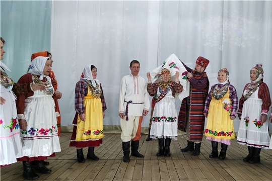В Малобуяновском центральном сельском Доме культуры прошел показ фрагментов чувашской свадьбы