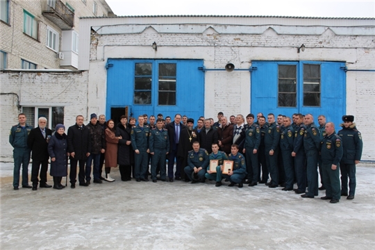 Шумерлинские спасатели МЧС принимали поздравления с профессиональным праздником
