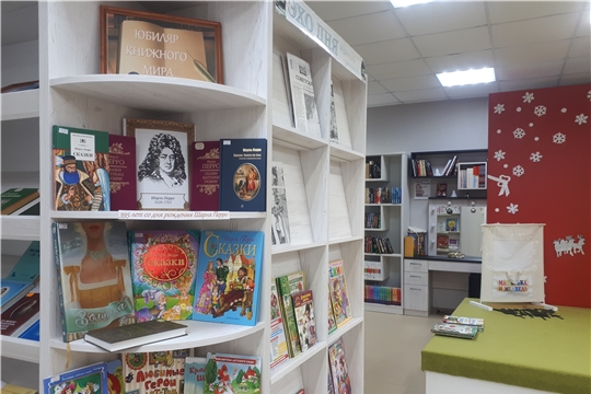 В Торханской сельской библиотеке открылся цикл книжных выставок «Юбиляр книжного мира»